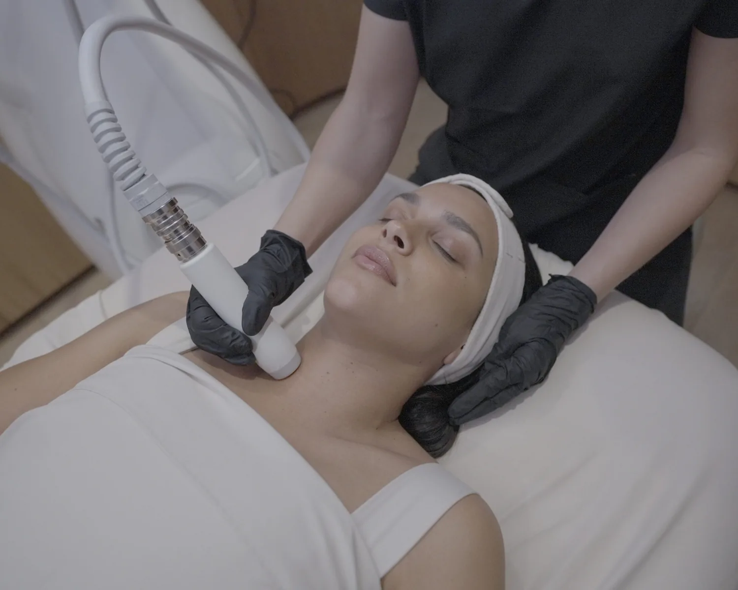 T-Shape 2 radiofrequency being applied along a client's neck