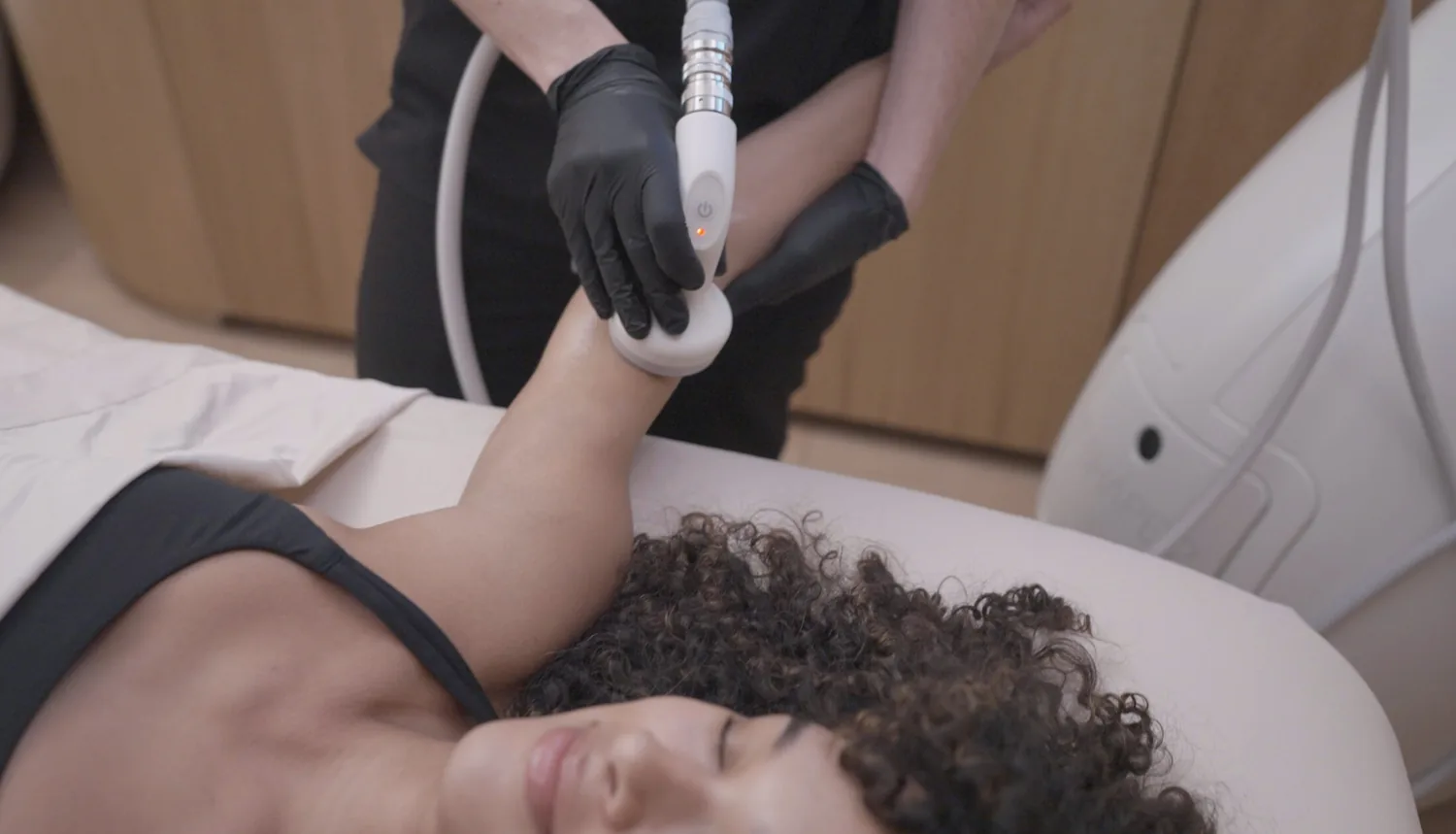 The T-Shape 2 vacuum handpiece being used on a client's arm